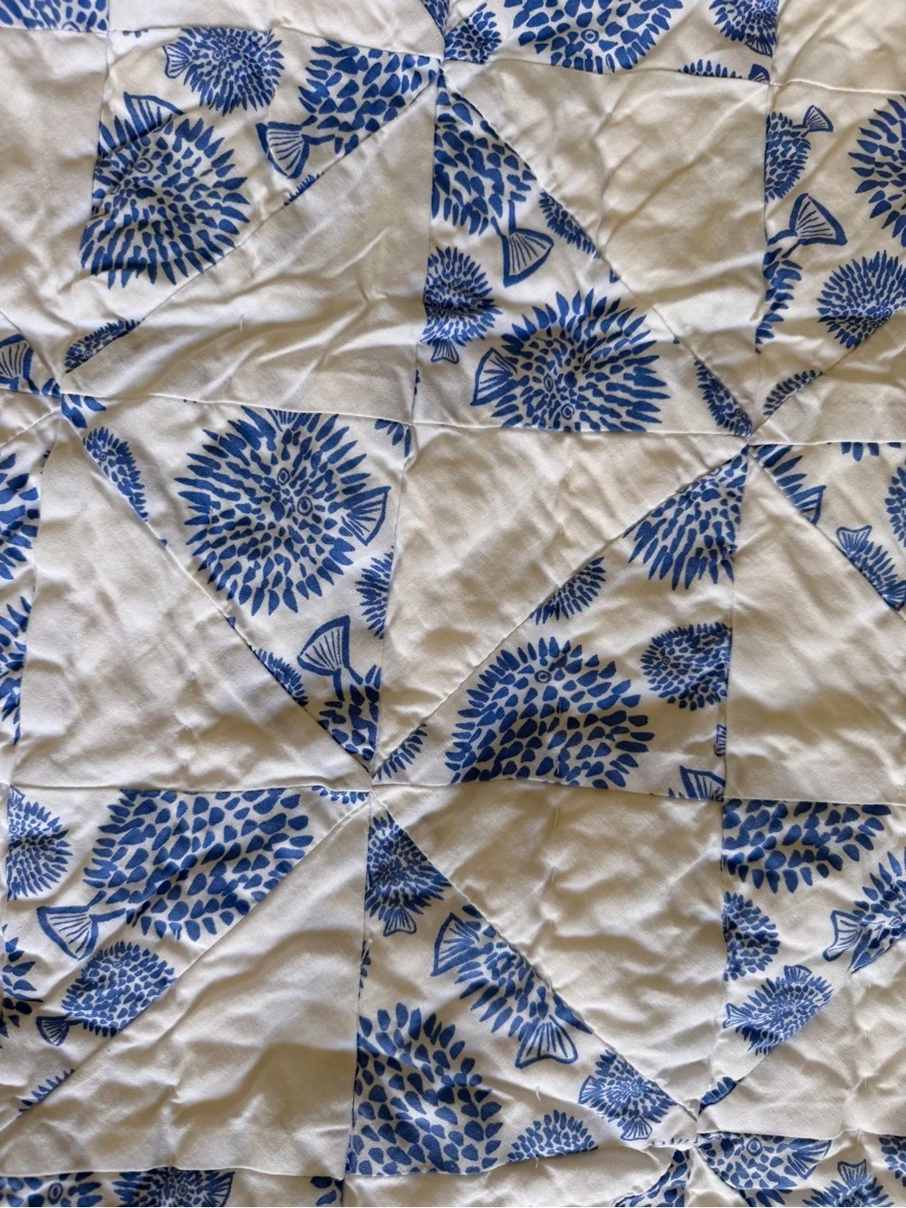 Lewis Home All Cotton Patchwork Quilt in Blowfish Pattern- Like New